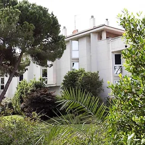 Love hotel Punt 14, Gava